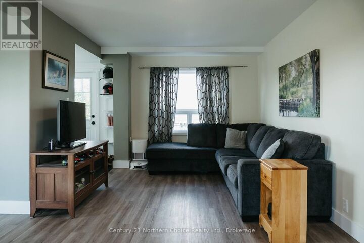 Property Photo:  44 Peter Street  ON P9N 3R2 