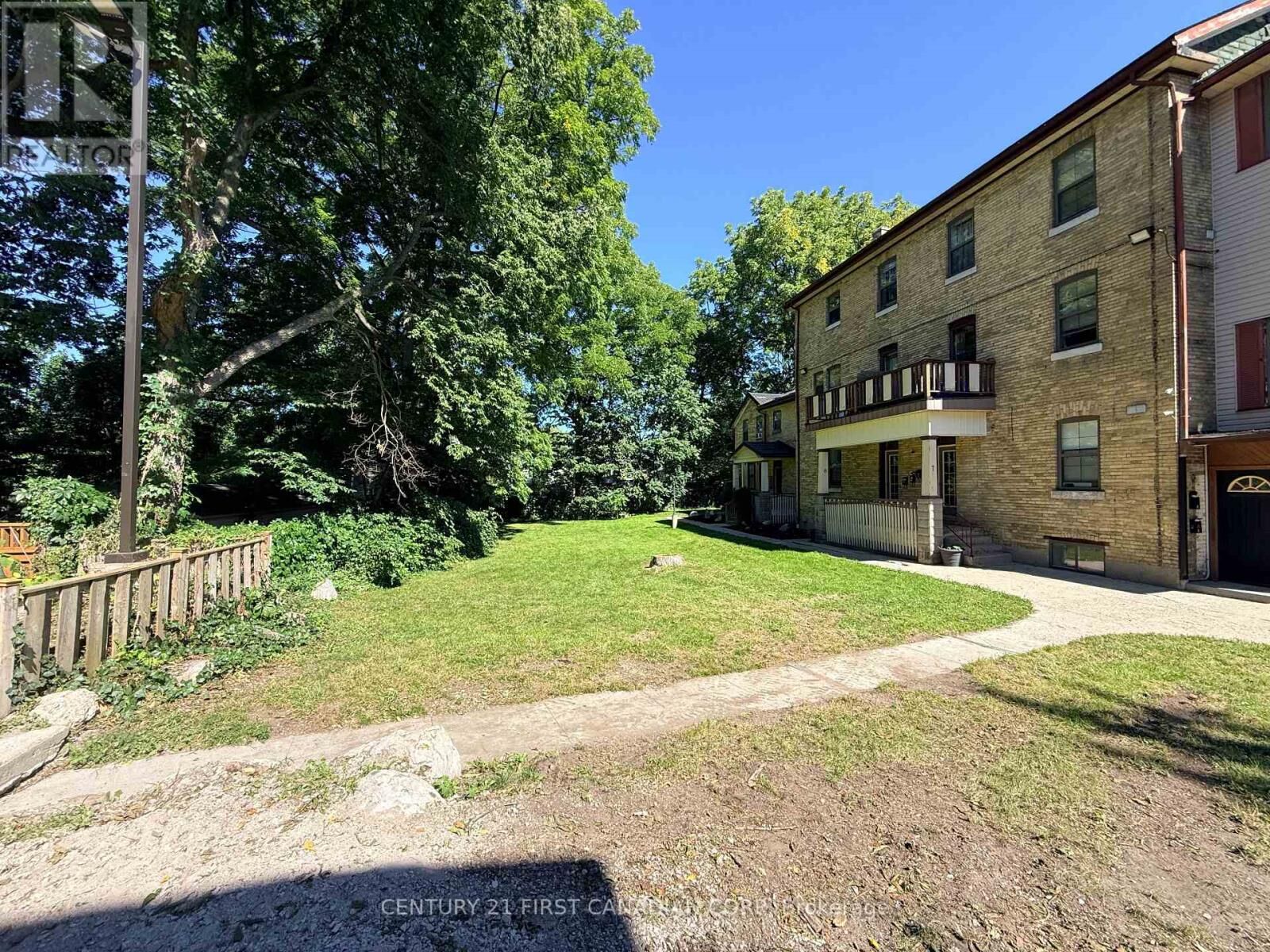 Property Photo: 1 Waverley Place 10 ON N6B 2C3