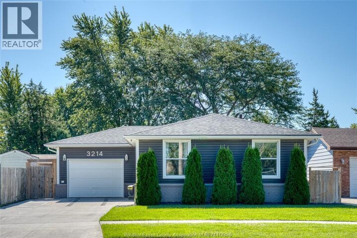 Property Photo:  3214 Forest Glade Drive  ON N8R 1X3 