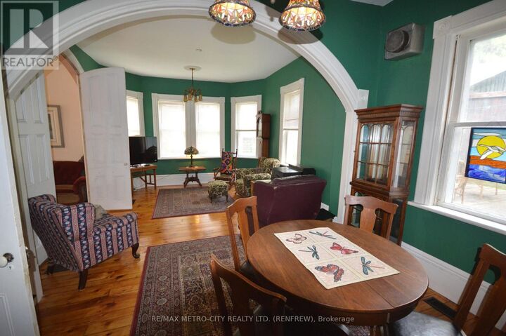 Property Photo:  193 Oak Street  ON K0J 1T0 