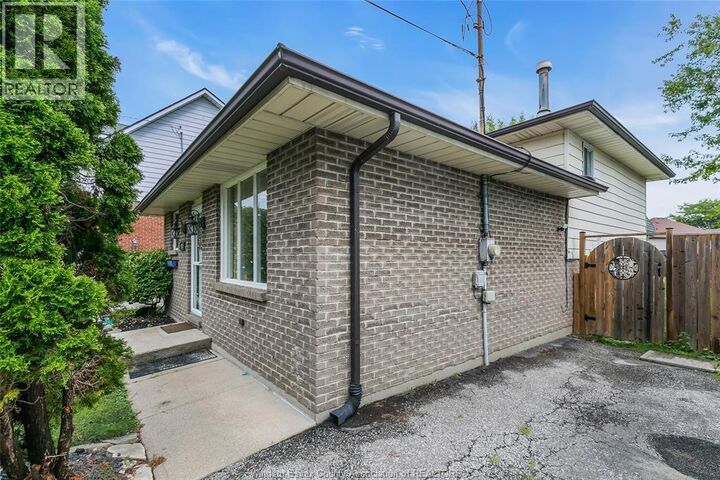 Property Photo:  970 Jarvis Avenue  ON N8P 1C9 