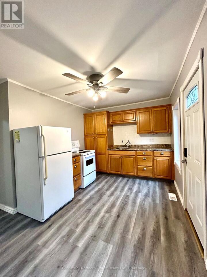Property Photo:  412 Third Street West  ON P9A 3A9 