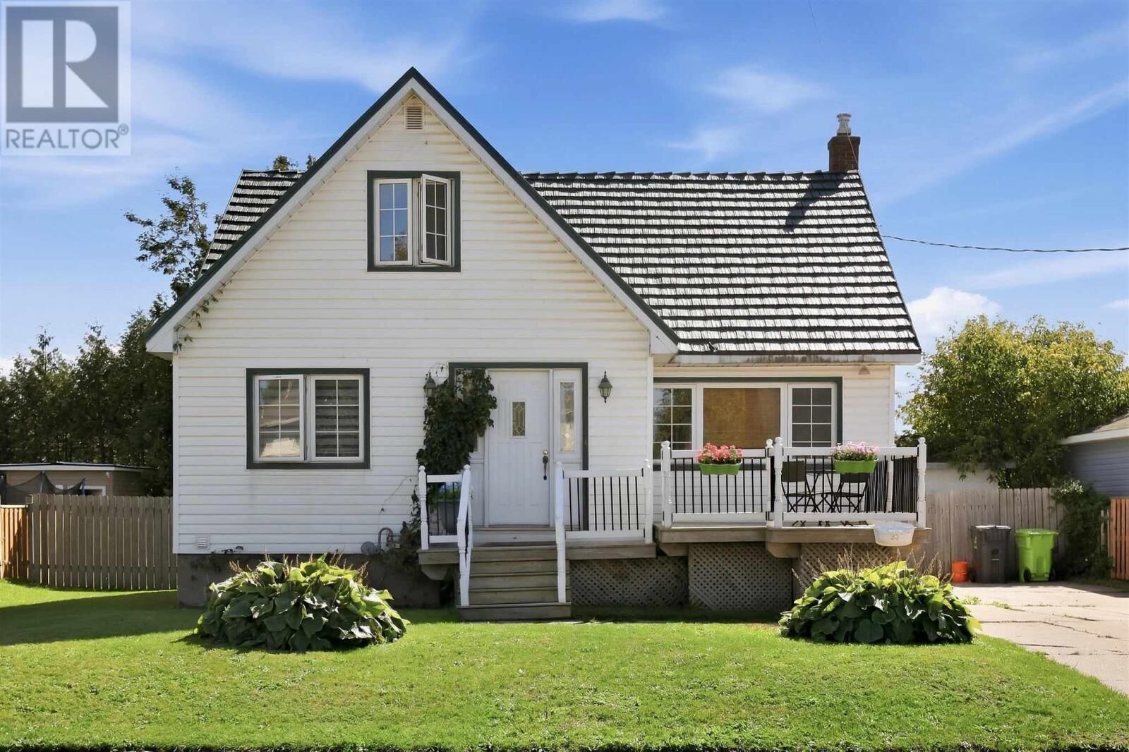 Property Photo:  33 Raymond St  ON P6C 2E5 