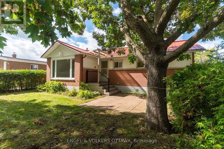 Property Photo:  2034 Cornish Street  ON K1G 2R8 