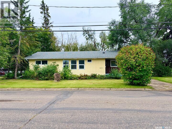 Property Photo: 6011 5th Street W SK S0K 2H0