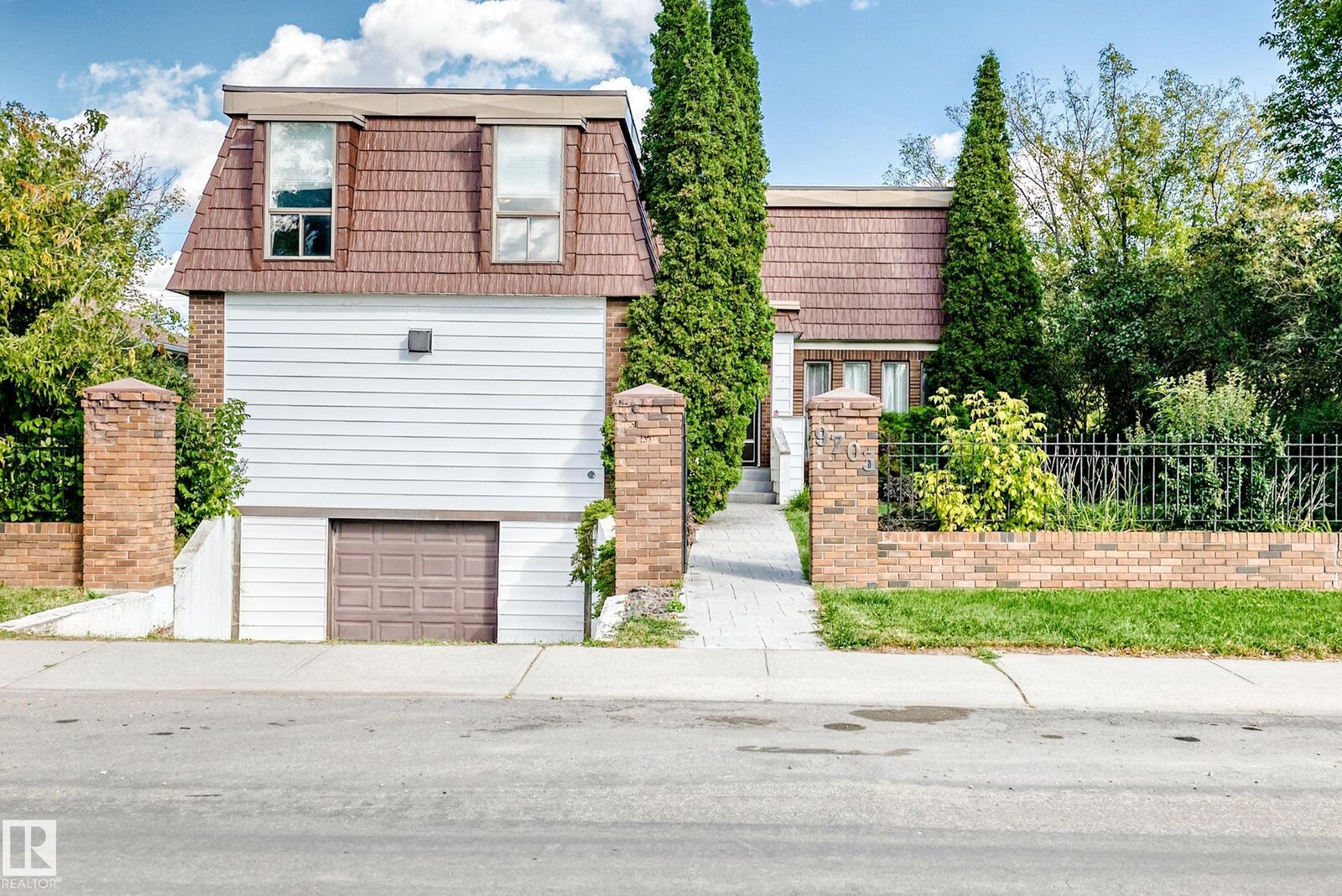 Property Photo:  9703 160 Street NW  AB T5P 3C9 