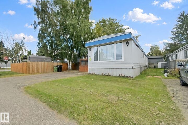 Property Photo:  61 West View Boulevard NW  AB T5S 1T5 