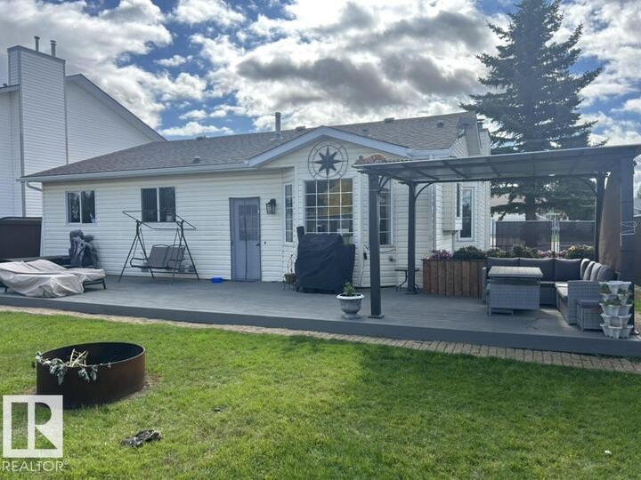 Property Photo:  2 Larch Bay  AB T7X 1W6 