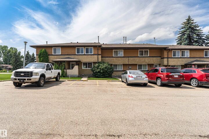 Property Photo:  155 Woodborough Way NW  AB T5Y 1N2 