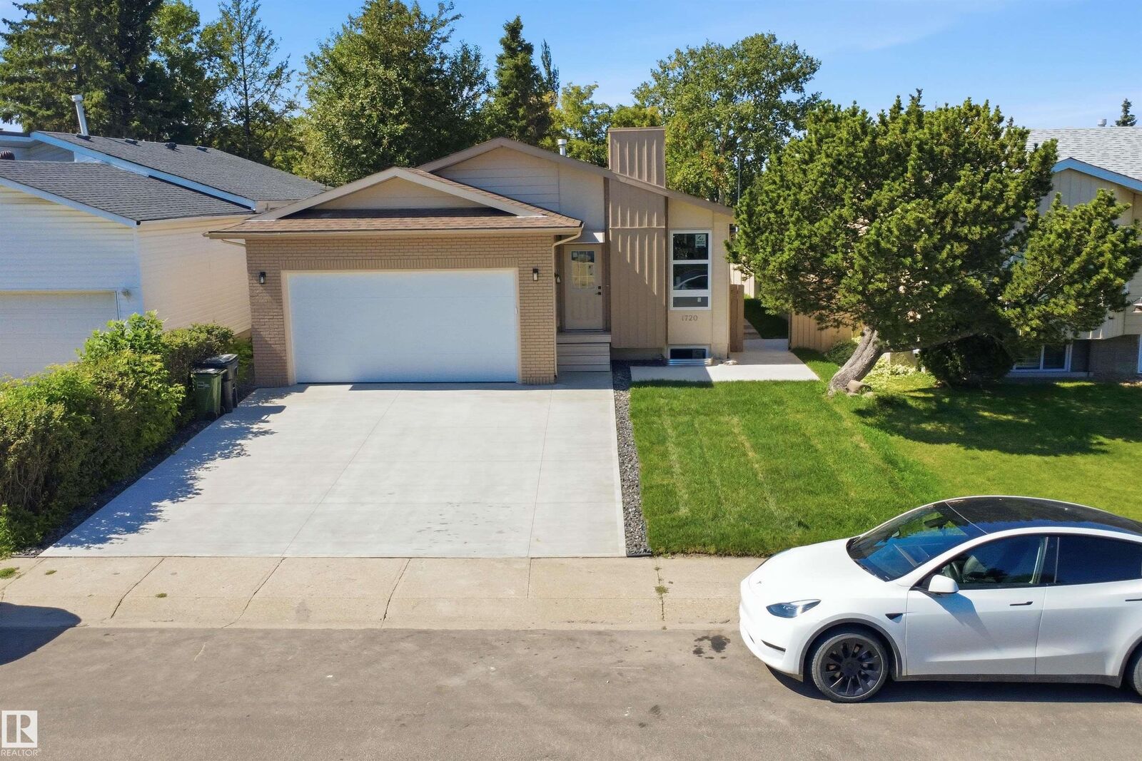 Property Photo:  1720 49A Street NW  AB T6L 3K6 
