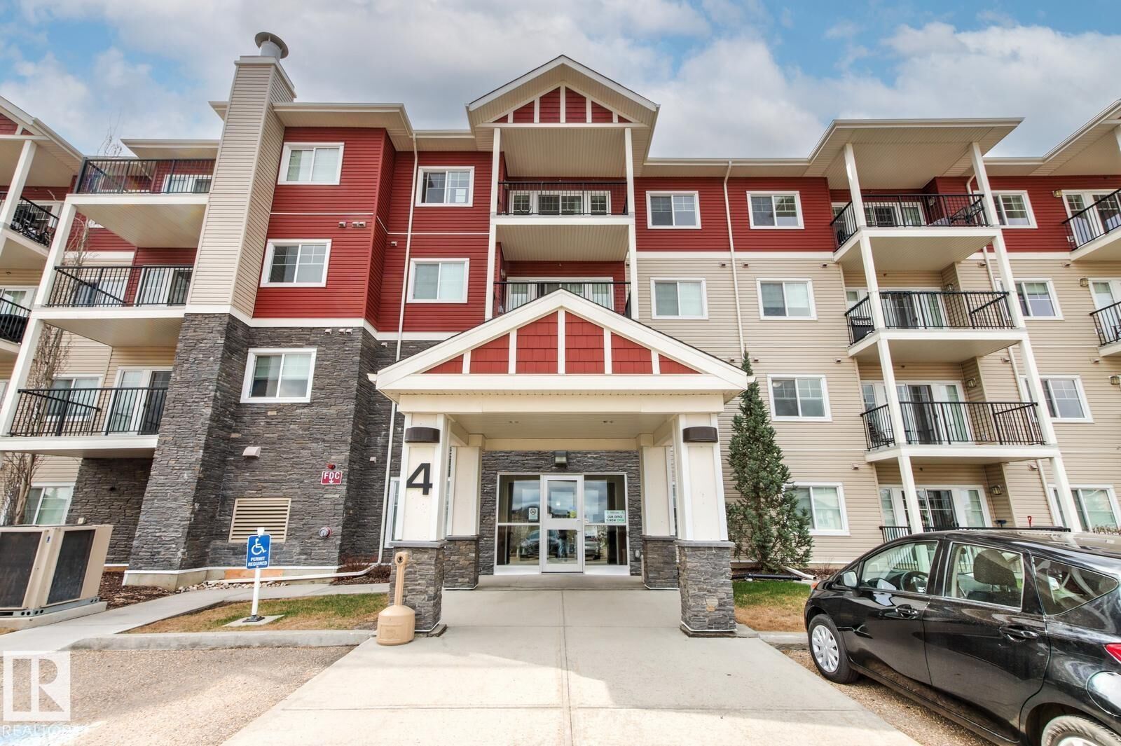 Property Photo:  4 Augustine Crescent 2412  AB T8H 0X8 
