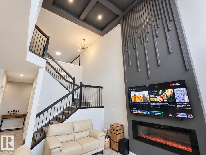 Property Photo:  1565 Esaiw Place NW Main Floor  AB T6M 0E5 