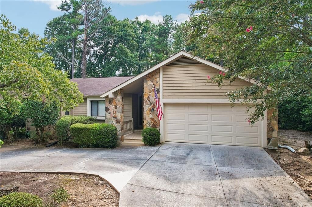 Property Photo: 1008 Muirfield Drive NE GA 30068