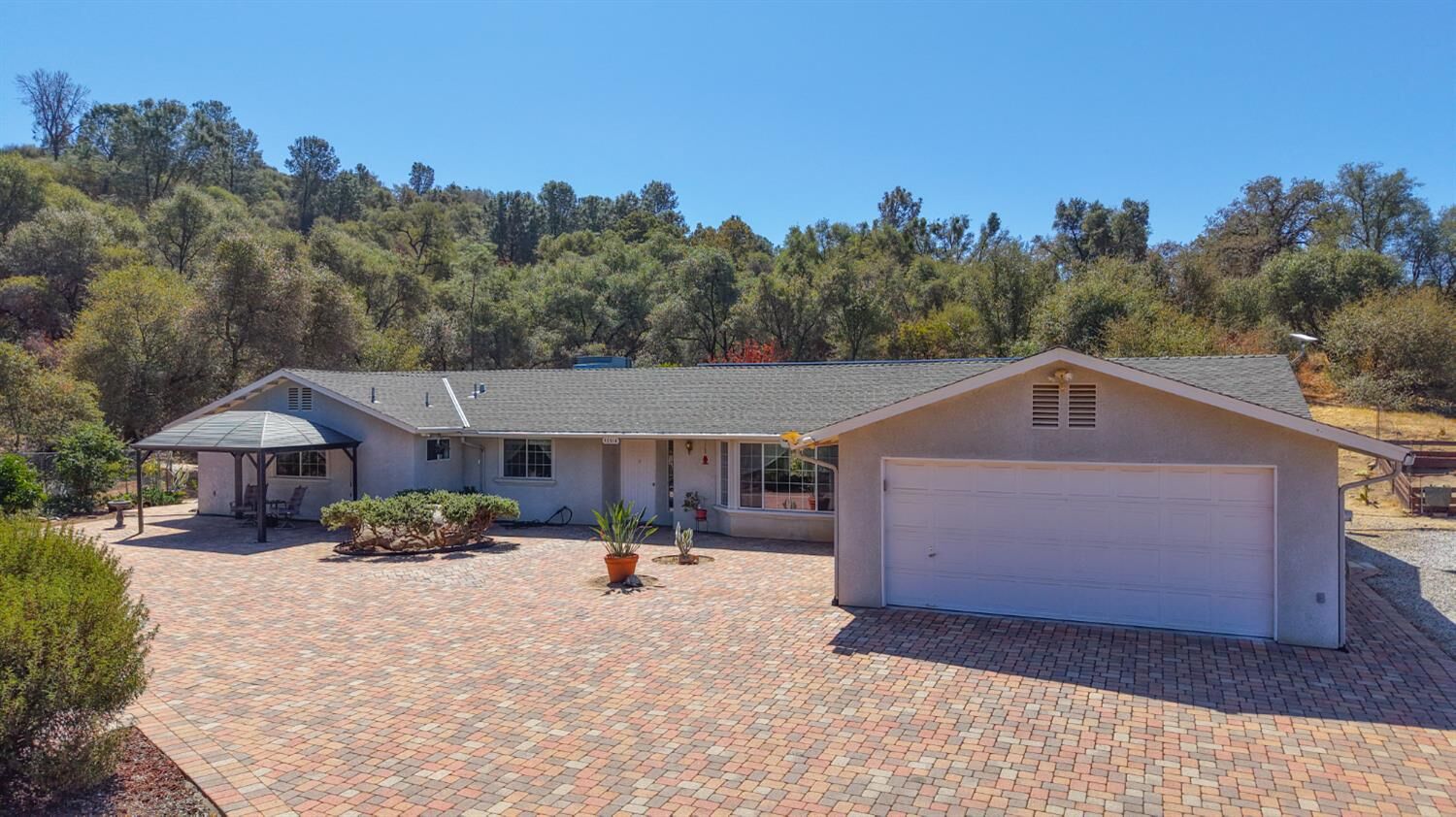 Property Photo: 46514 Longview Lane W CA 93614