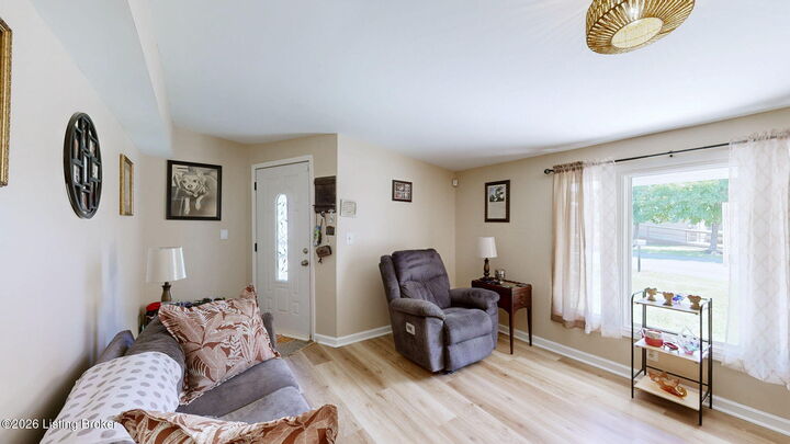 Property Photo:  4618 E Overbrook Dr  KY 40216 