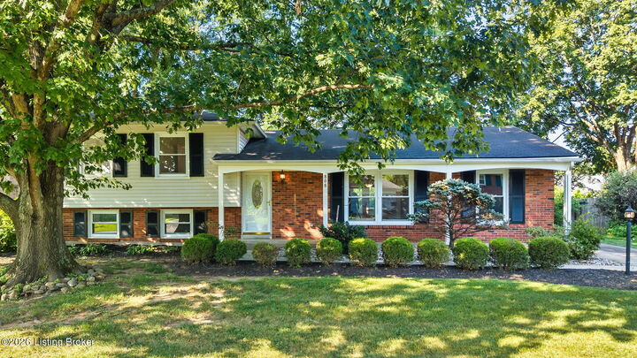 Property Photo:  808 Foxwood Ave  KY 40223 
