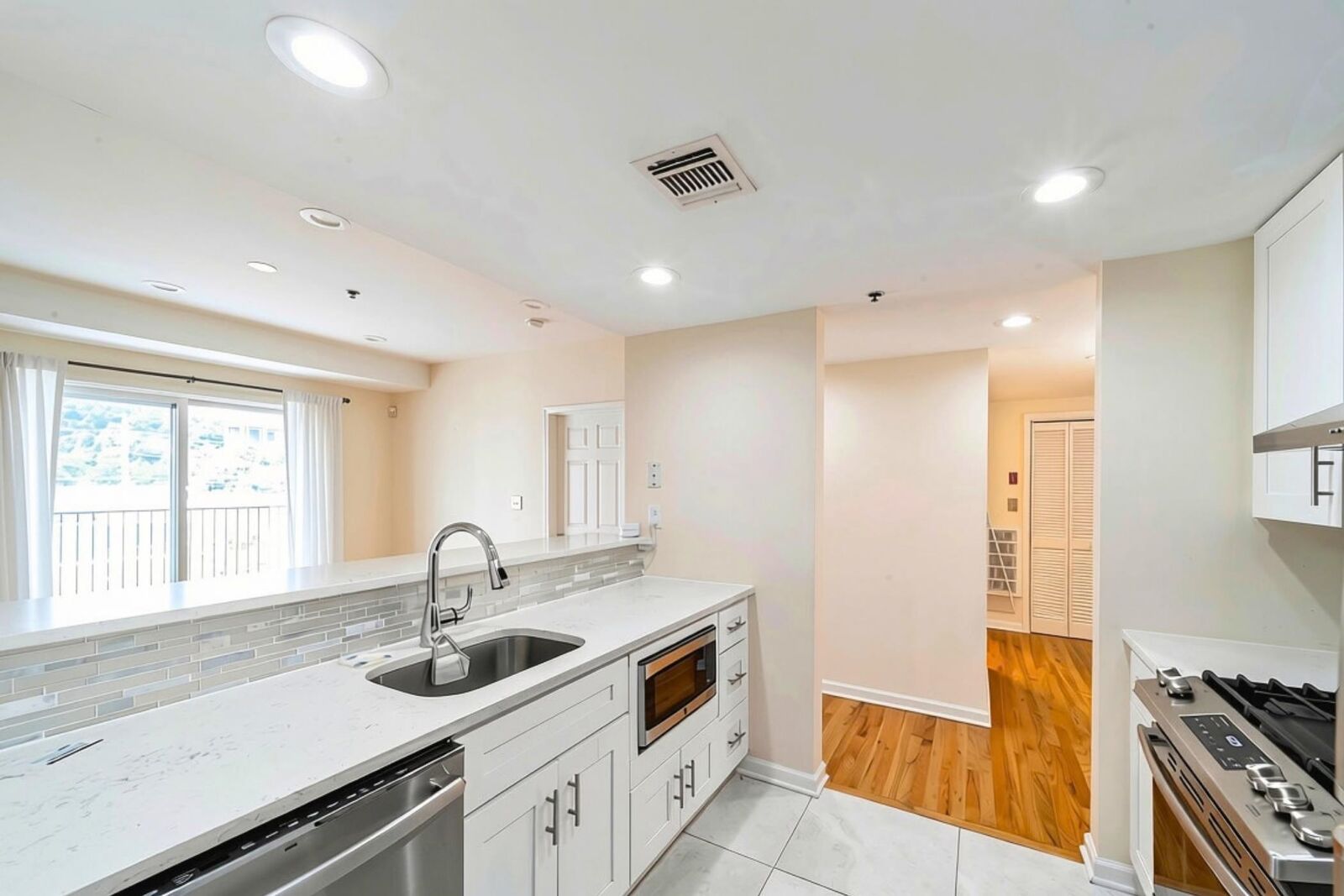 Property Photo:  920 Jefferson St 506  NJ 07030 