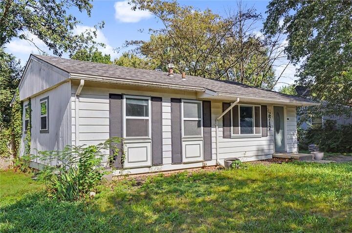 Property Photo:  2717 Bonanza Street  KS 66046 