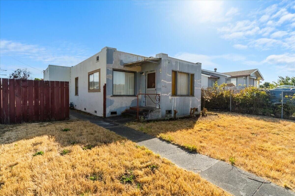Property Photo:  612 Huntoon Street  CA 95501 