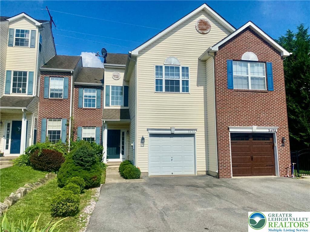 Property Photo:  5494 Spring Ridge Drive West Drive  PA 18062 