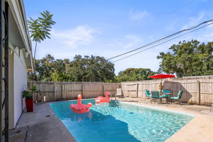Property Photo: 7101 35th Avenue N FL 33710