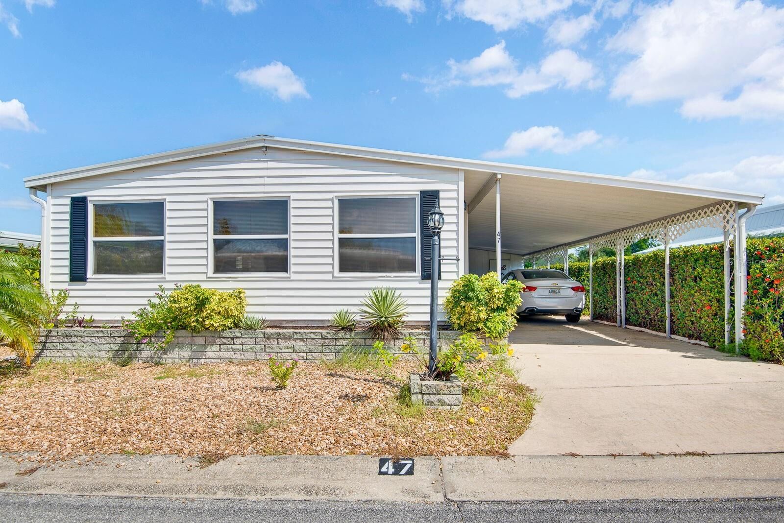 Property Photo: 47 Caballo Way FL 34209