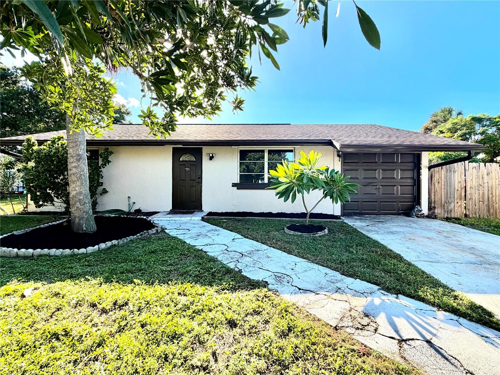 Property Photo:  1555 Beacon Drive  FL 33952 