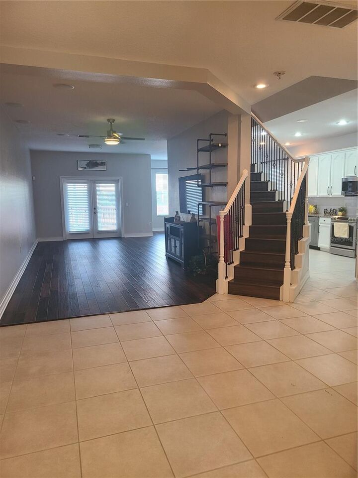 Property Photo: 10432 La Mirage Court FL 33615