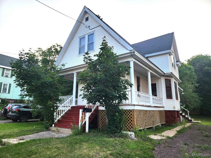 Property Photo:  1115 Summit (Rental) Street  MI 49930 