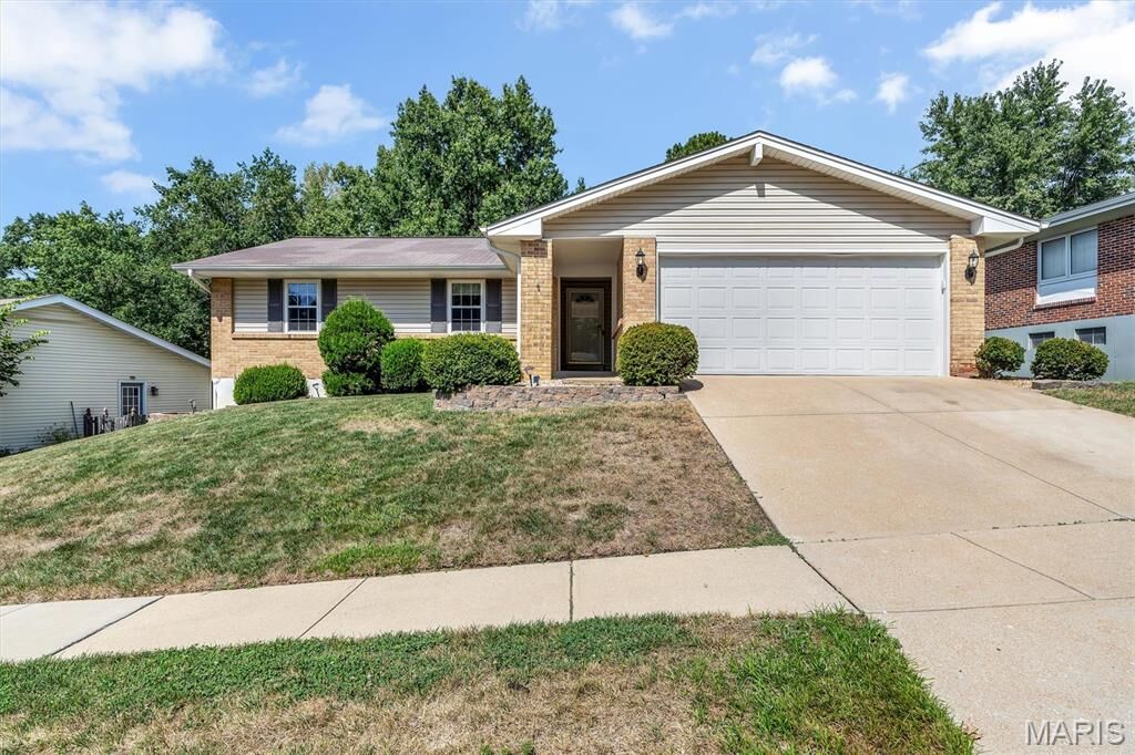 Property Photo: 5015 Suson Hills Drive MO 63128