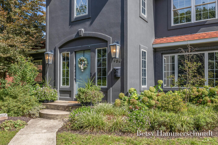 Property Photo: 950 Bellclaire Avenue SE MI 49506