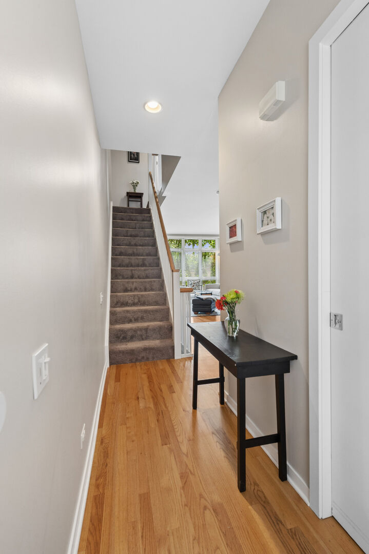 Property Photo:  1889 Maple Avenue E2  IL 60201 
