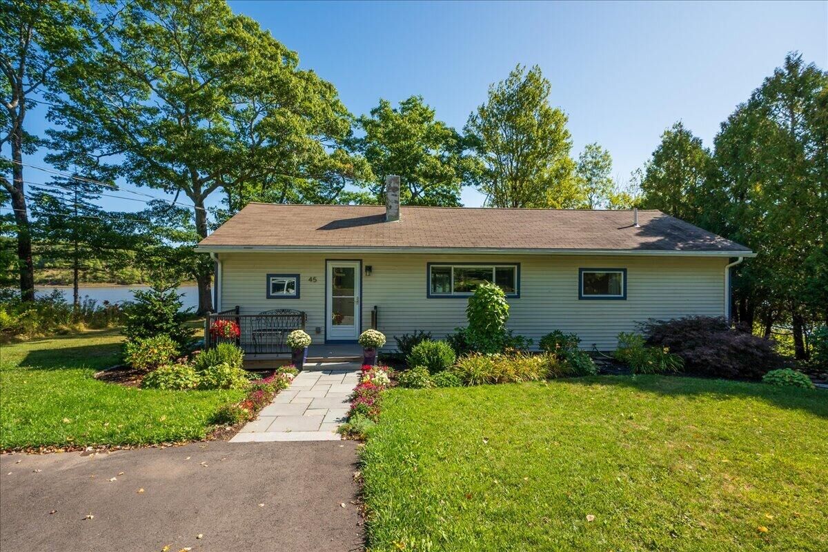 Property Photo:  45 Mill Pond Lane  ME 04858 