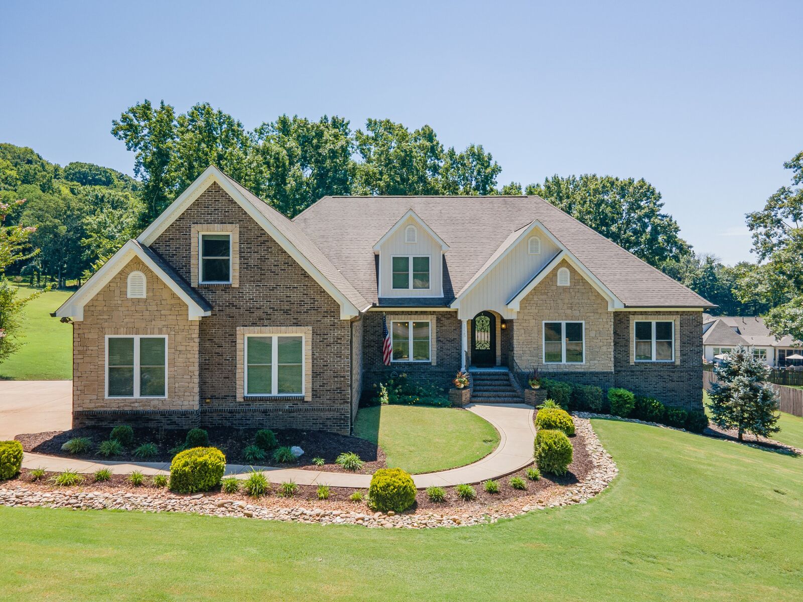 Property Photo: 1725 Mayflower Dr TN 38401
