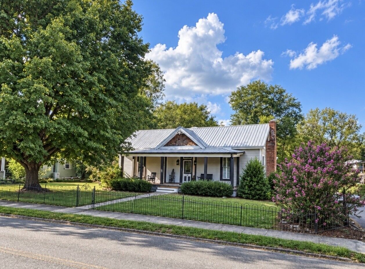 Property Photo: 218 W Main St TN 37095
