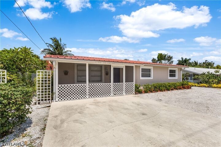 Property Photo: 2191 Thomasson Drive FL 34112