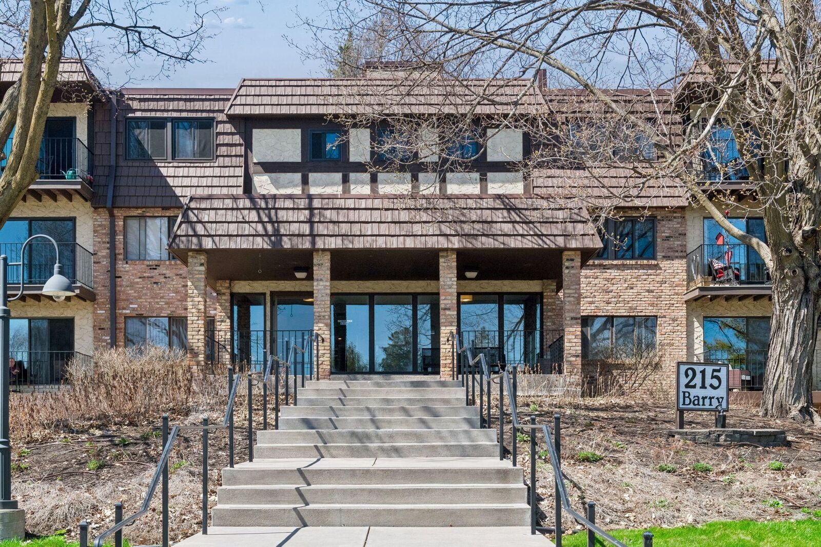Property Photo:  215 Barry Avenue S 202  MN 55391 