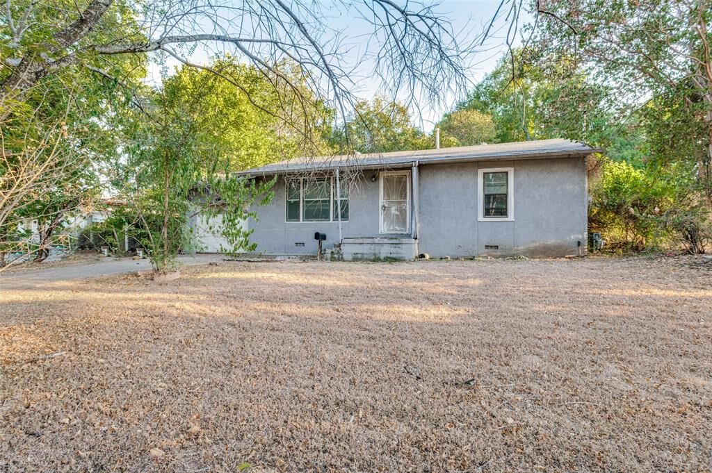 Property Photo: 2860 56th Street TX 75241
