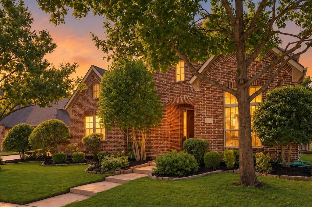 Property Photo: 620 Kimbro Avenue TX 76226