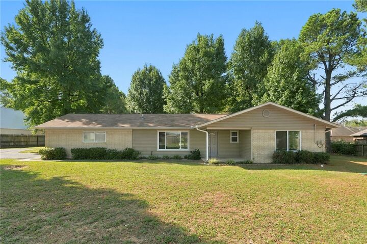 Property Photo:  179 Morris Avenue  AR 72764 