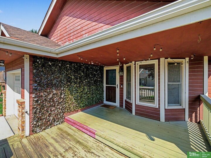 Property Photo: 5556 Walnut Street NE 68106