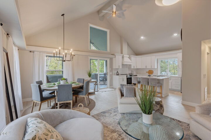 Property Photo: 1690 NE Beacon Drive OR 97526