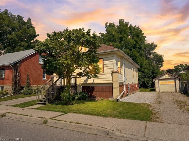 Property Photo:  92 Mary Street  ON N3S 3B6 