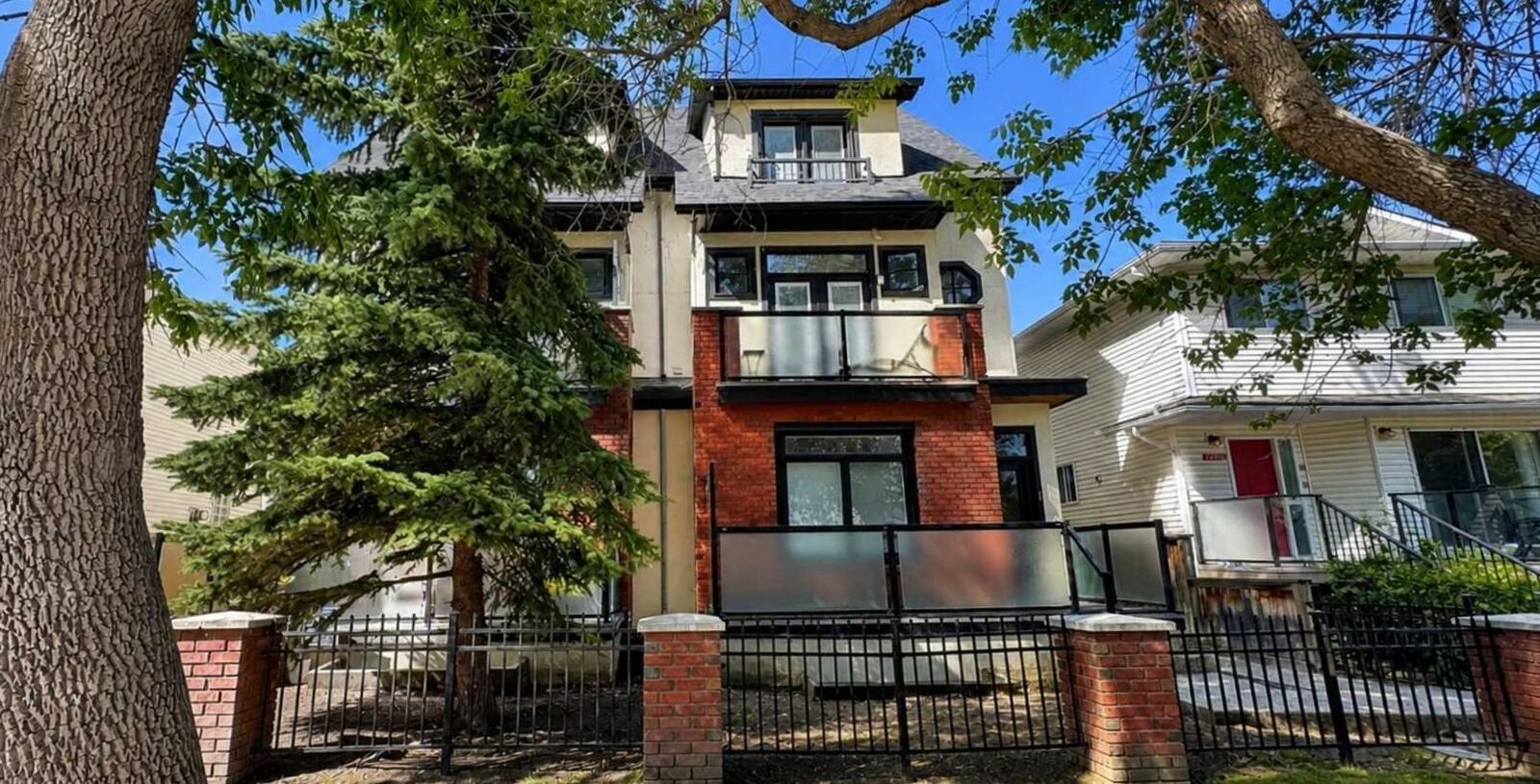 Property Photo:  2118 35 Avenue SW 3  AB T2T 2E3 