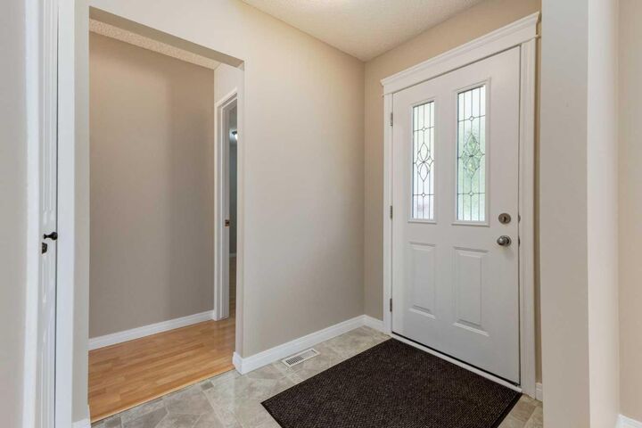 Property Photo:  728 Canfield Place SW  AB T2W 1K6 