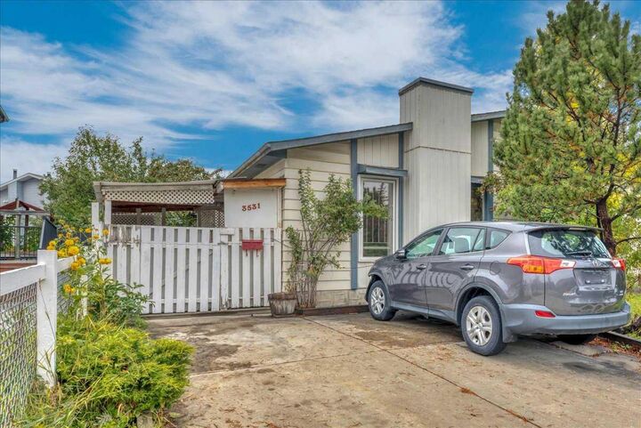 Property Photo:  3531 42 Street NE  AB T1Y 4S5 