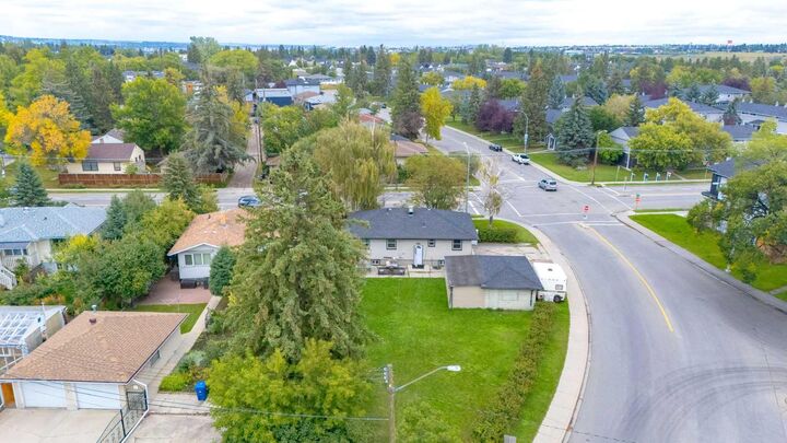 Property Photo: 1051 8 Avenue NE AB T2E 1X3