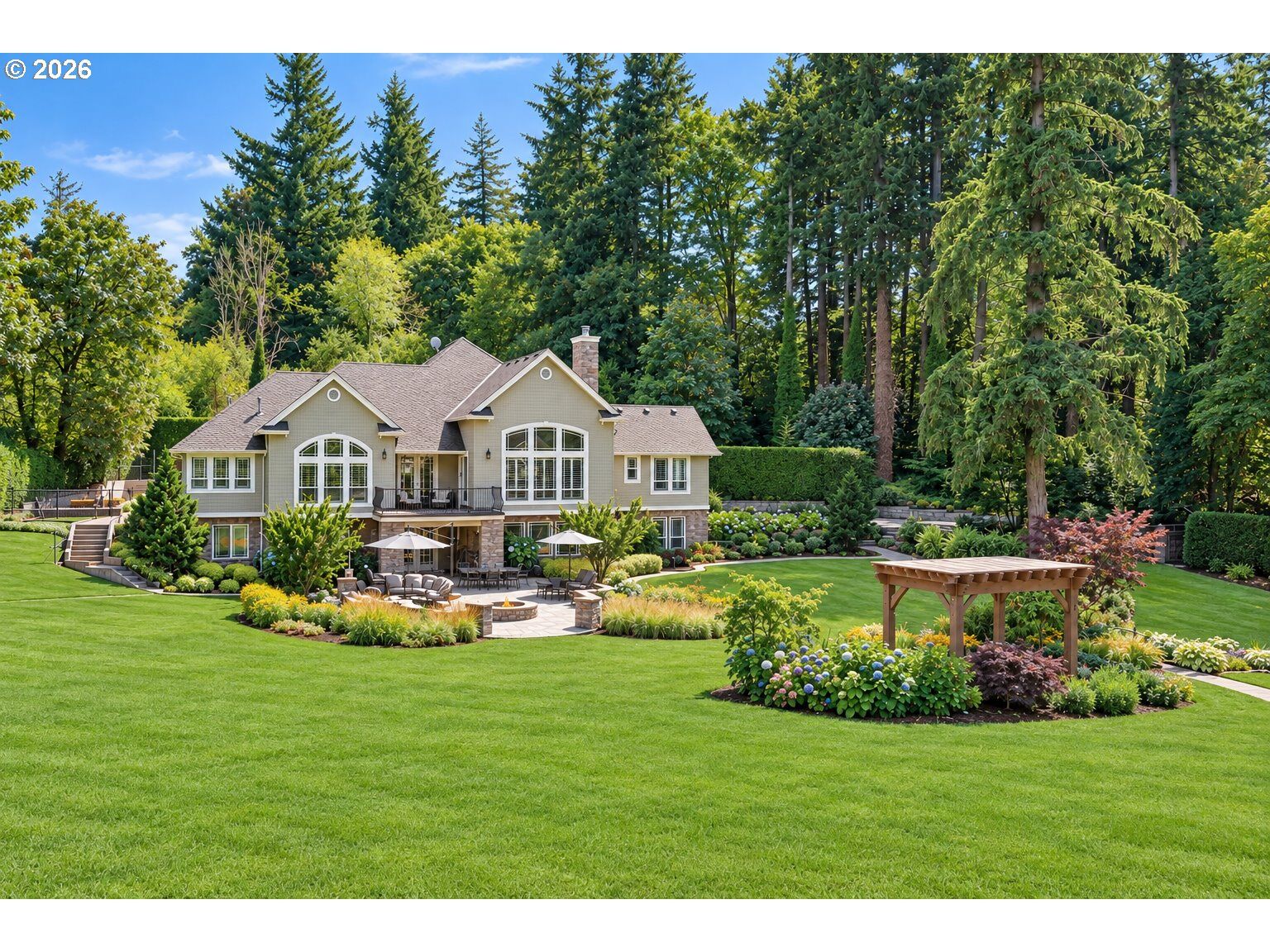 Property Photo: 710 Rosemont Rd OR 97068