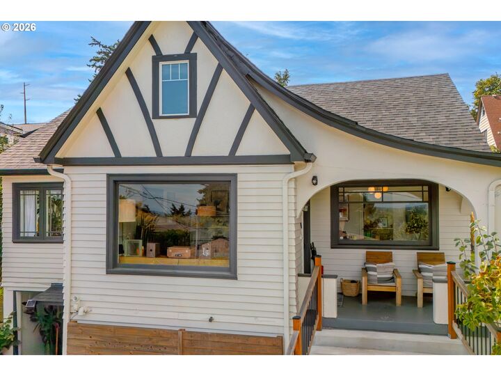 Property Photo:  461 SE 72nd Ave  OR 97215 