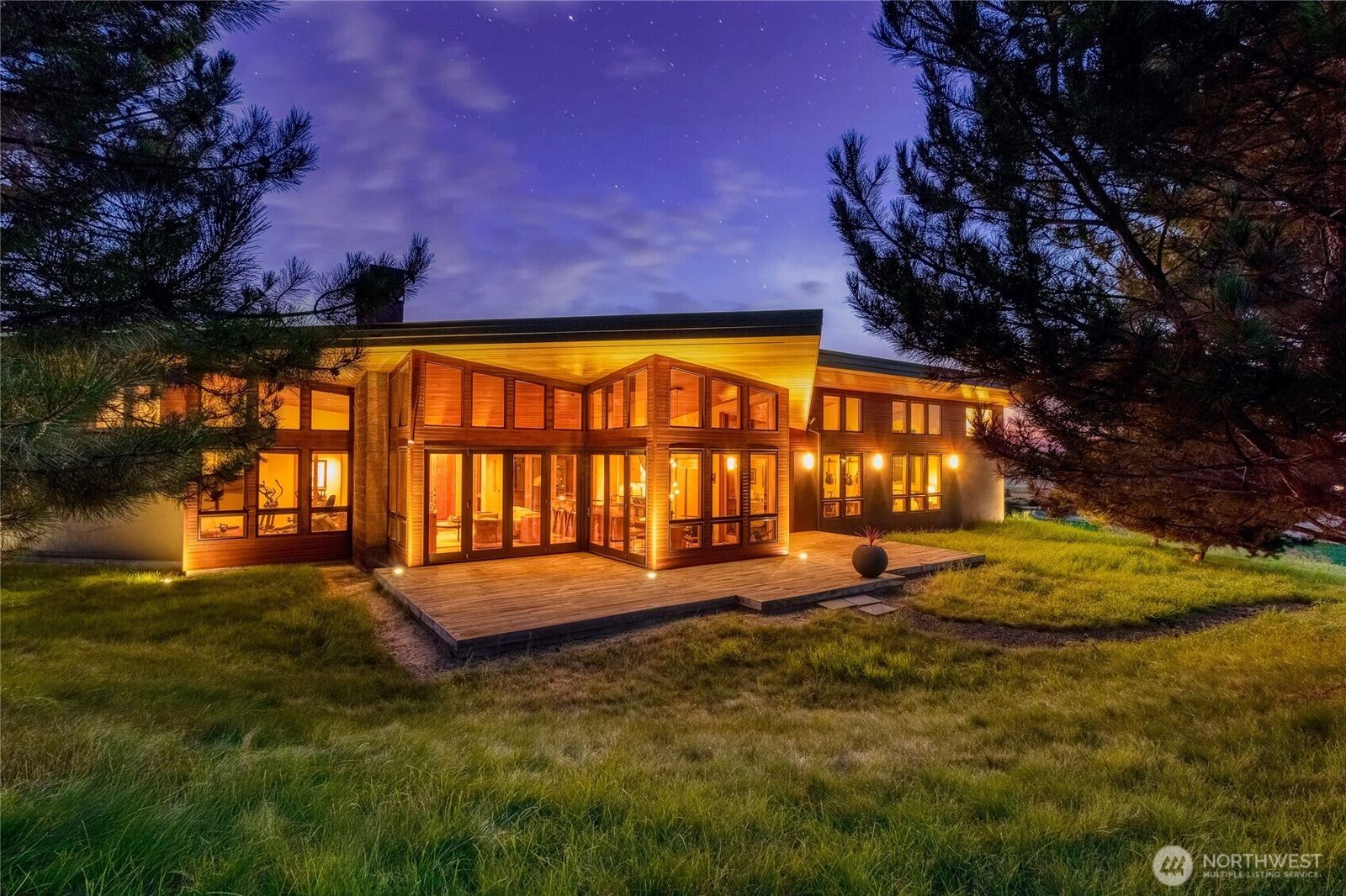 Property Photo:  2339  Palisades Lane  WA 99362 